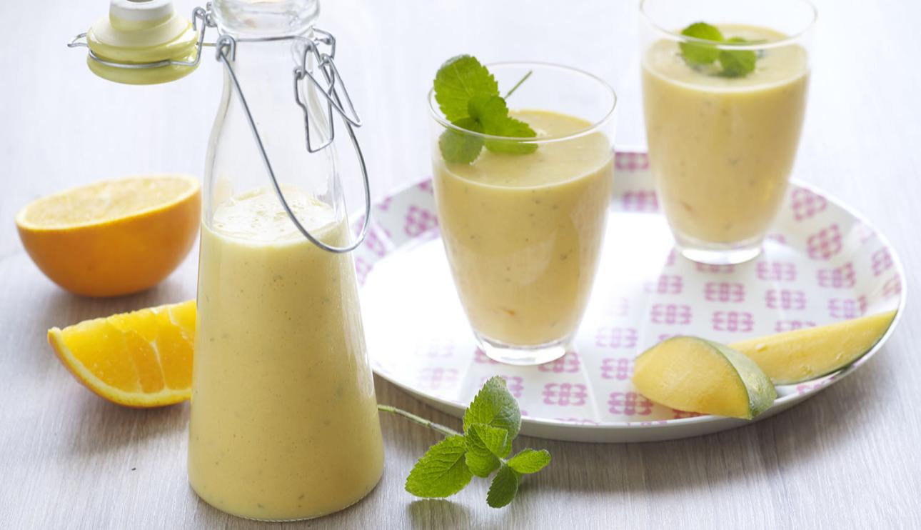batido de yogur con mango y naranja