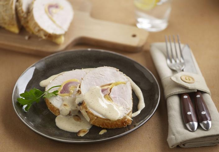 Redondo de pollo  con salsa de almendras al microondas