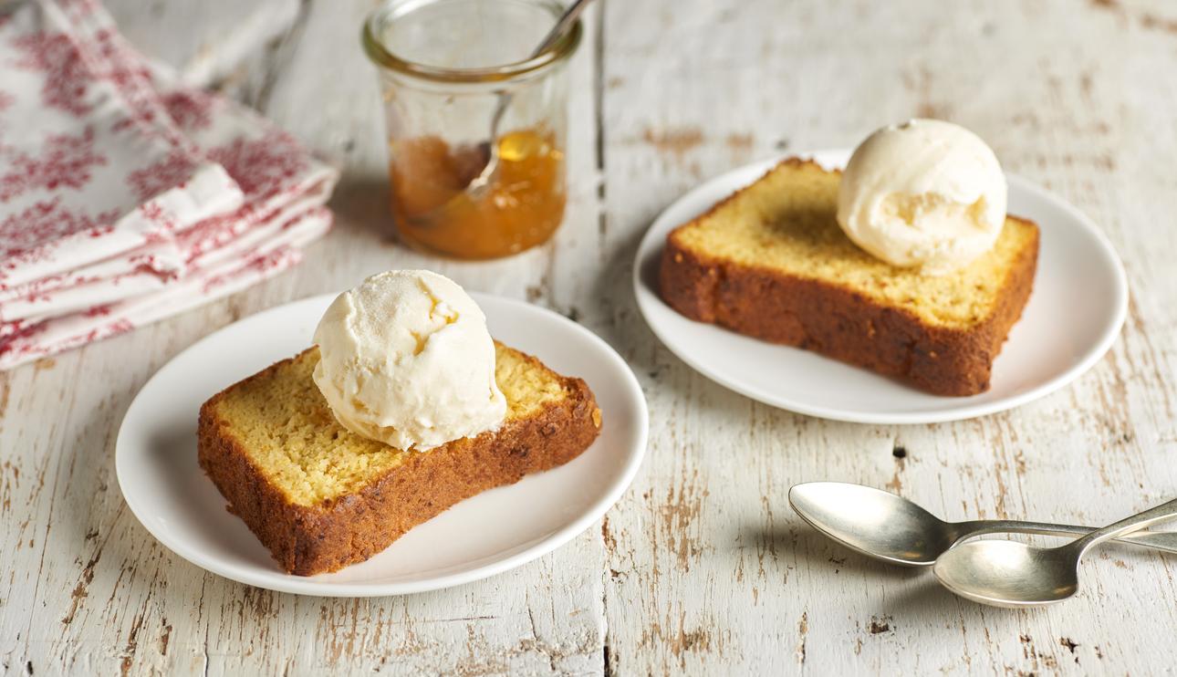 Bizcocho de limón, naranja y helado