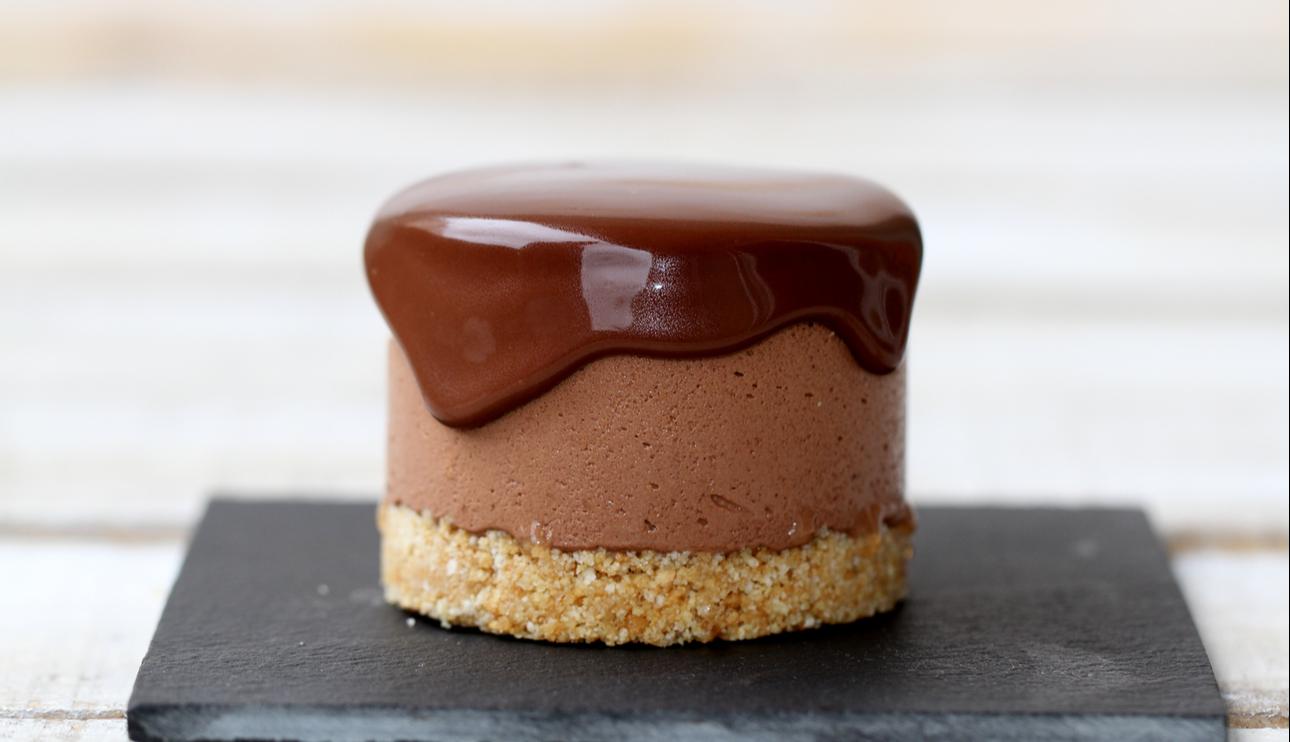 Pastelitos individuales de mousse de chocolate