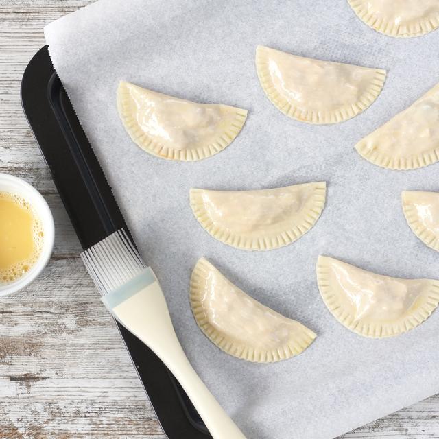 Empanadillas de atún y tomate clásica