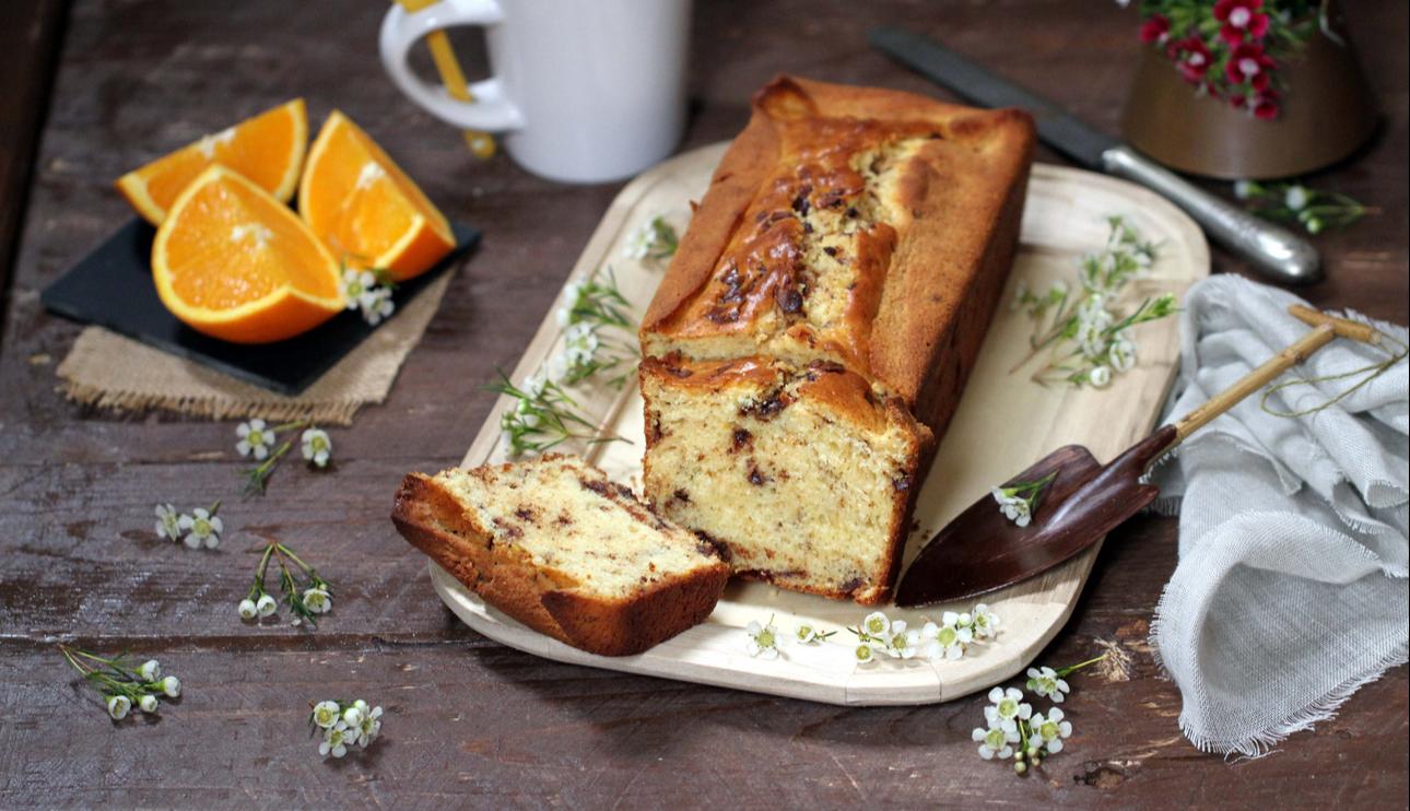 Plum cake de naranja,  leche condensada y chocolate con leche