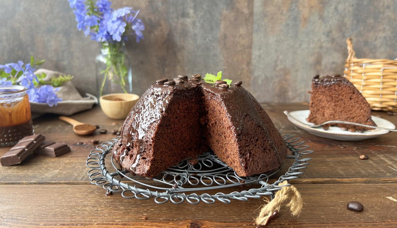 Pastel de chocolate y café en microondas