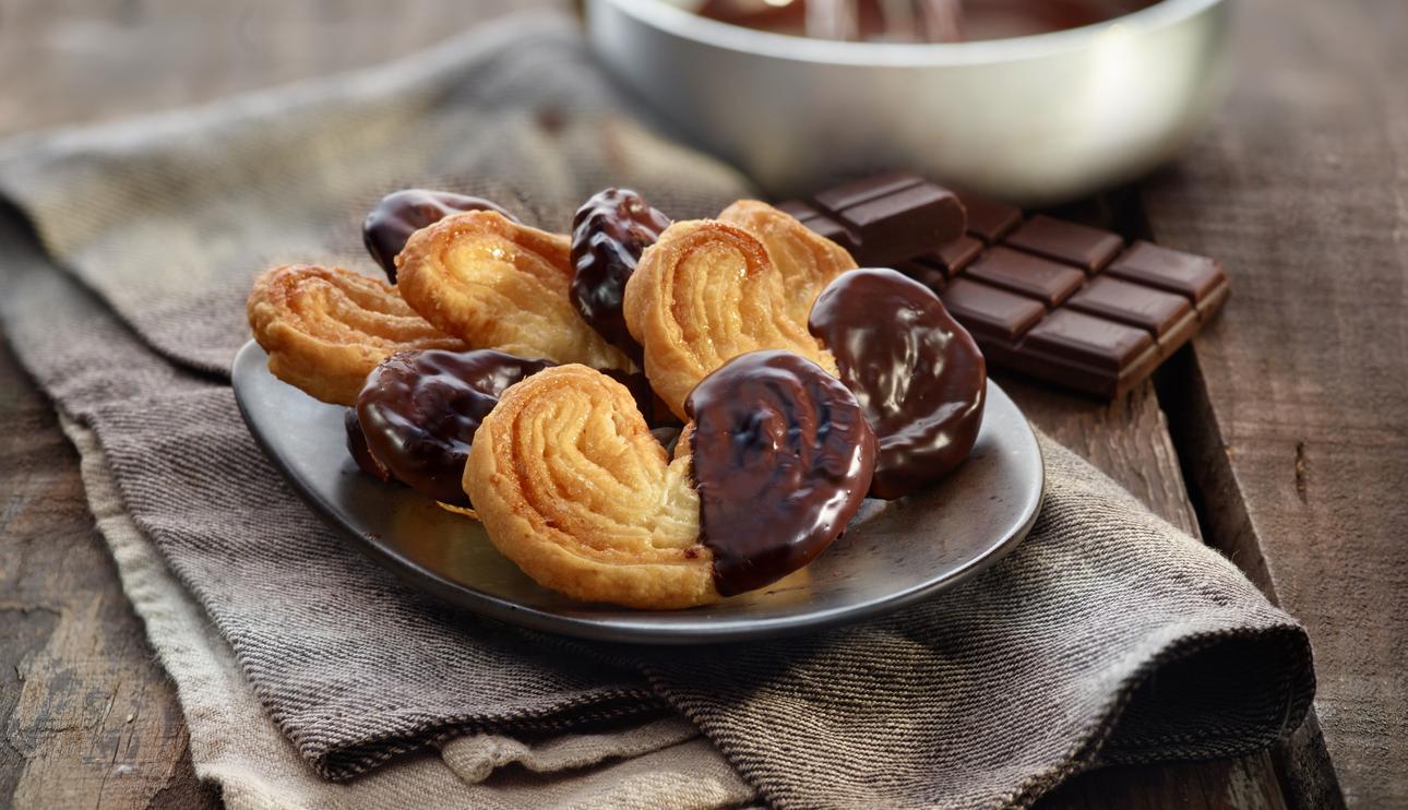 Palmeras de hojaldre bañadas en chocolate