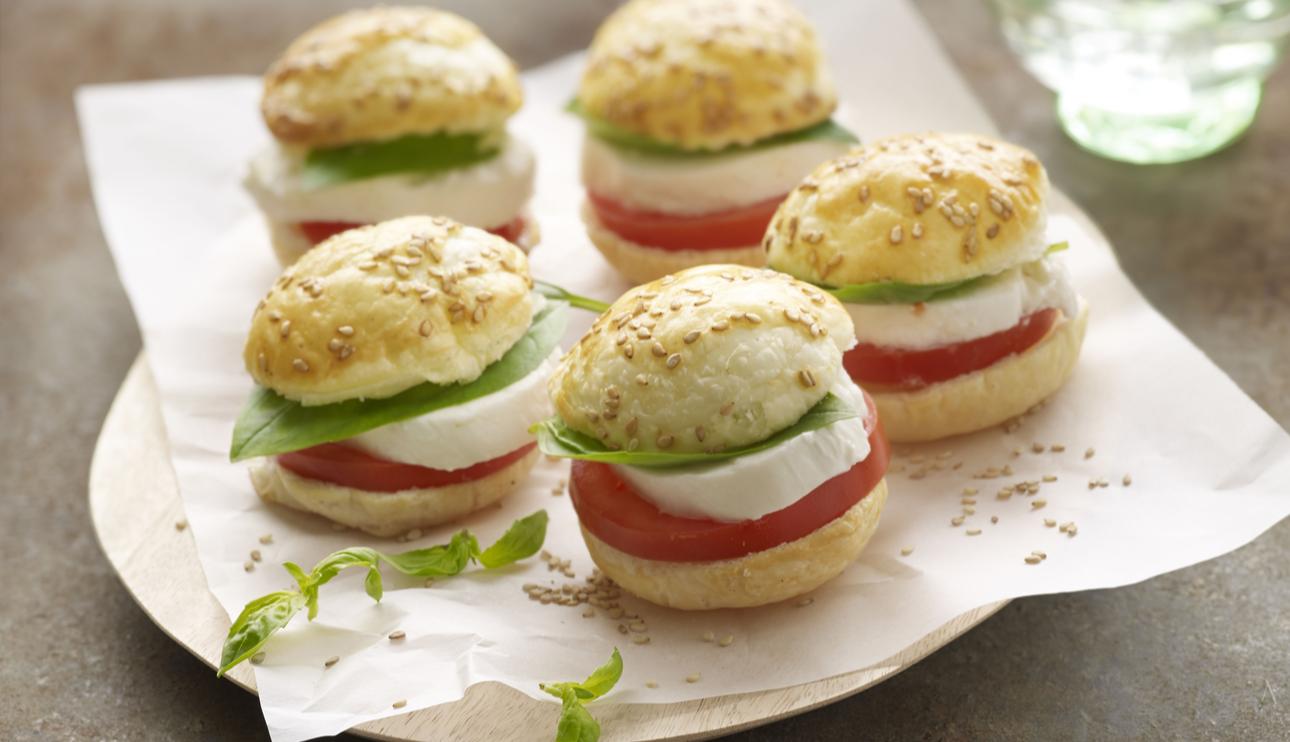 Bocaditos de tomate y mozzarella