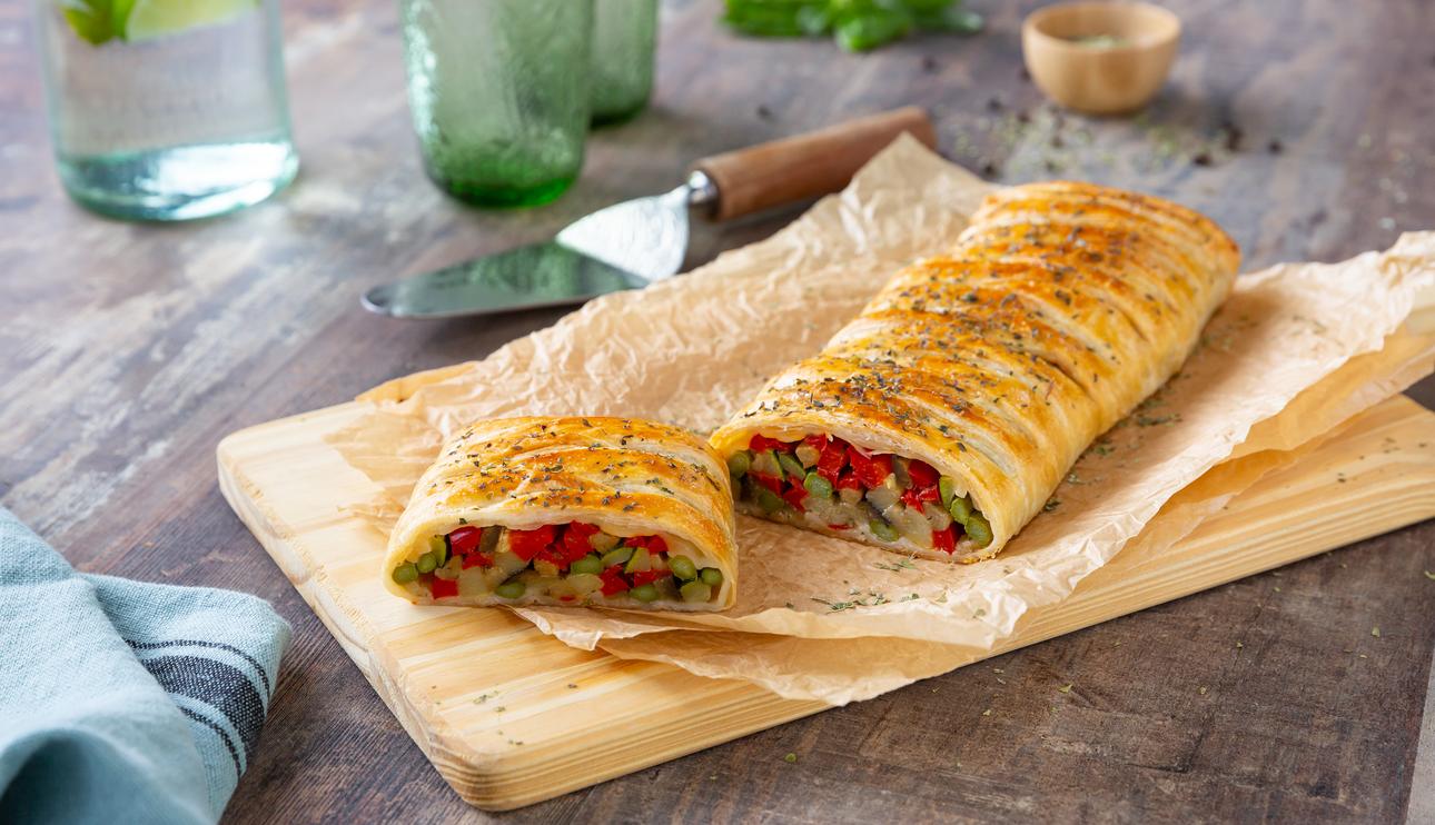 Trenza de hojaldre rellena de verduras asadas