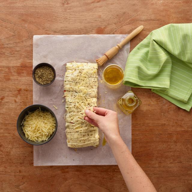 Trenza de hojaldre rellena de verduras asadas