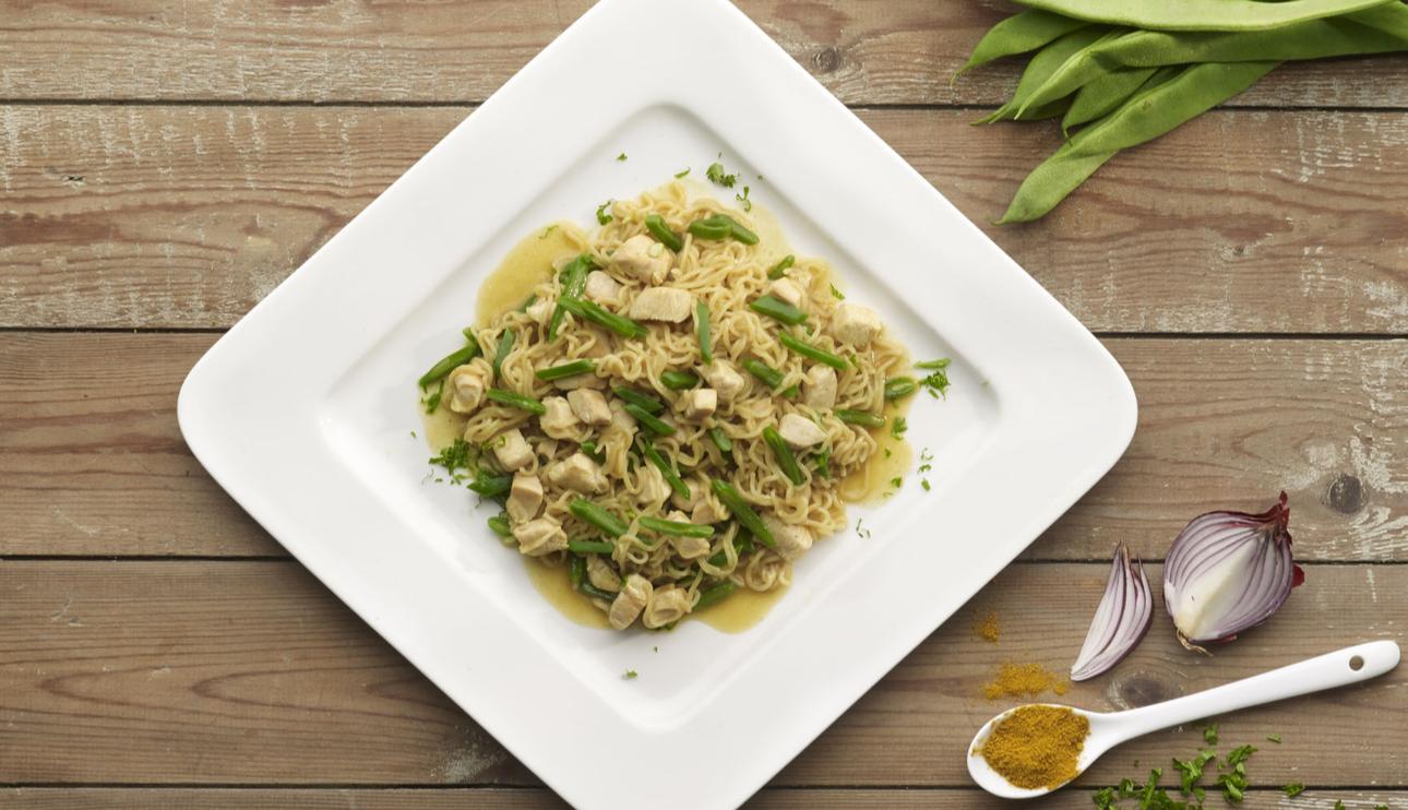 Noodles con pollo y judía verde
