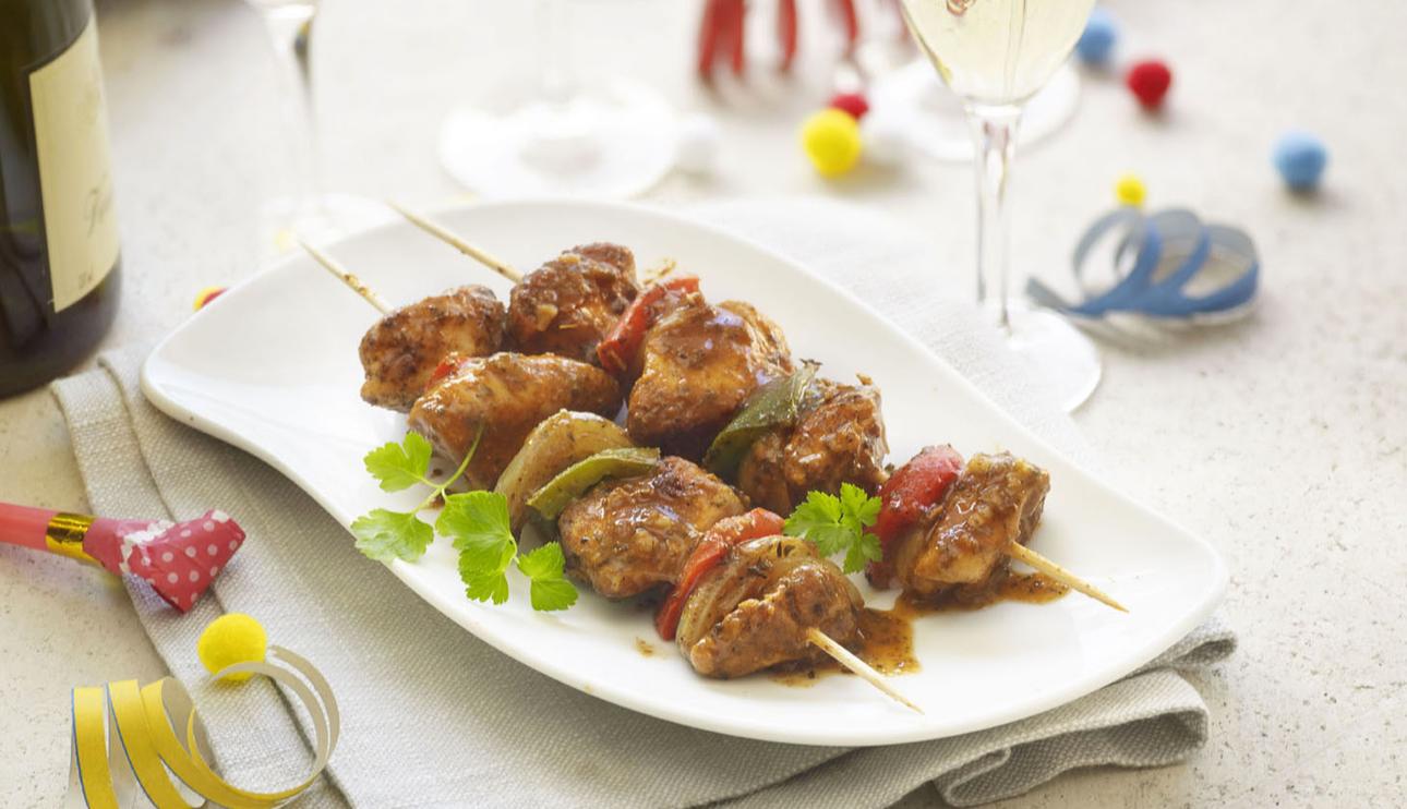Brochetas de pollo y hortalizas