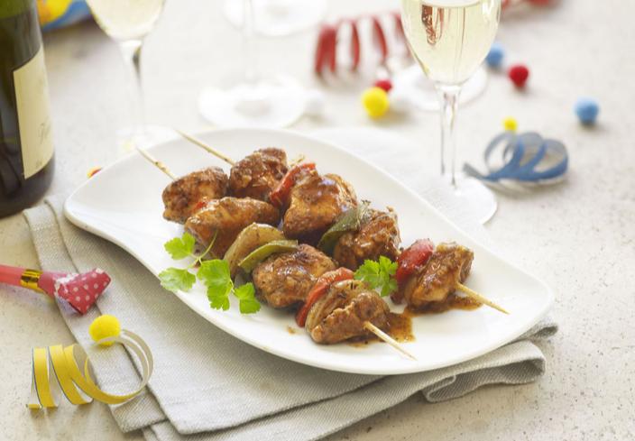 Brochetas de pollo y hortalizas