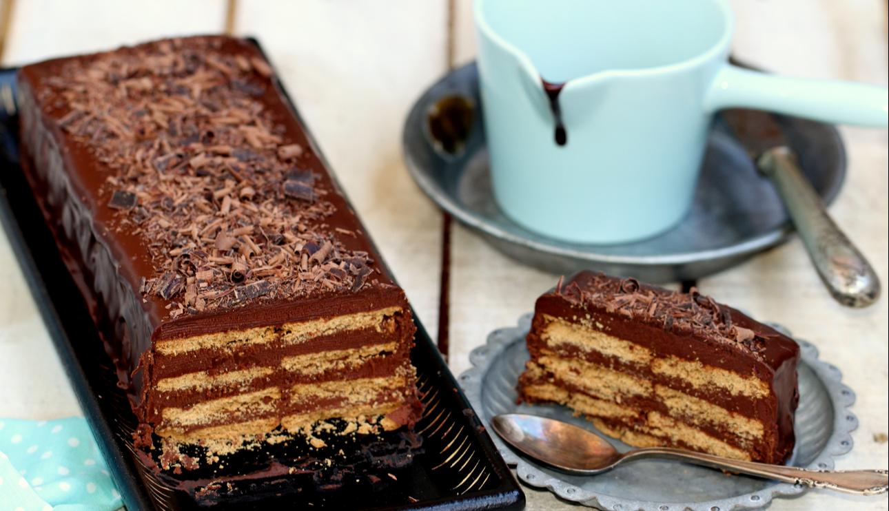 Tarta crujiente de galletas y crema de chocolate