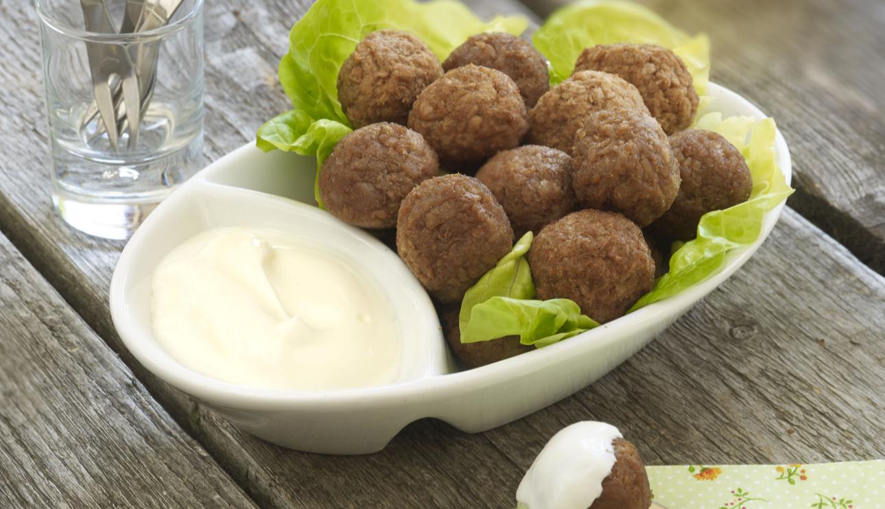 Albóndigas vegetarianas con dip de queso