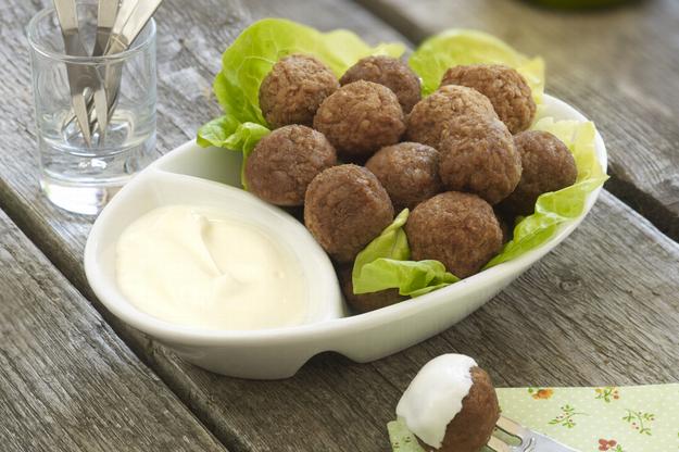 Albóndigas vegetarianas con dip de queso