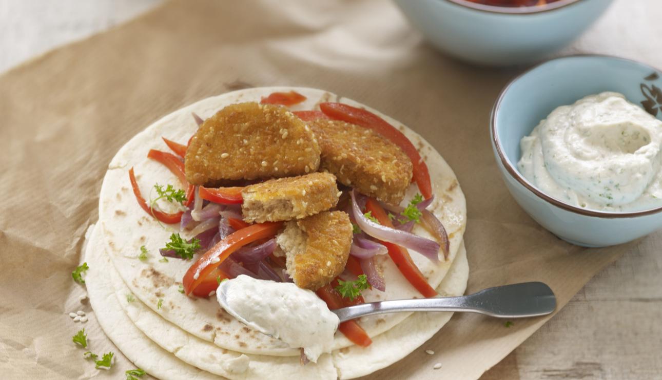 Tacos de verduras y nuggets veganos