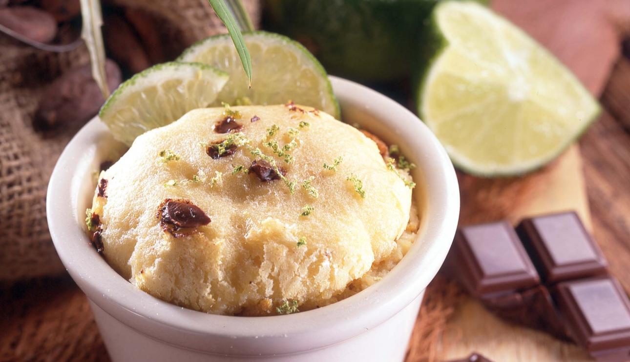 Clafoutis de coco, chocolate y lima