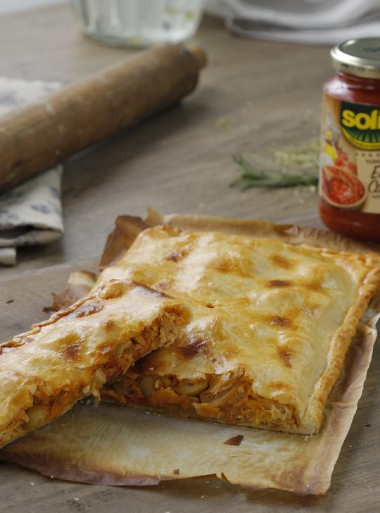 Empanada de atún con tomate