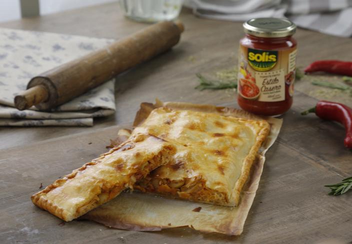 Empanada de atún con tomate