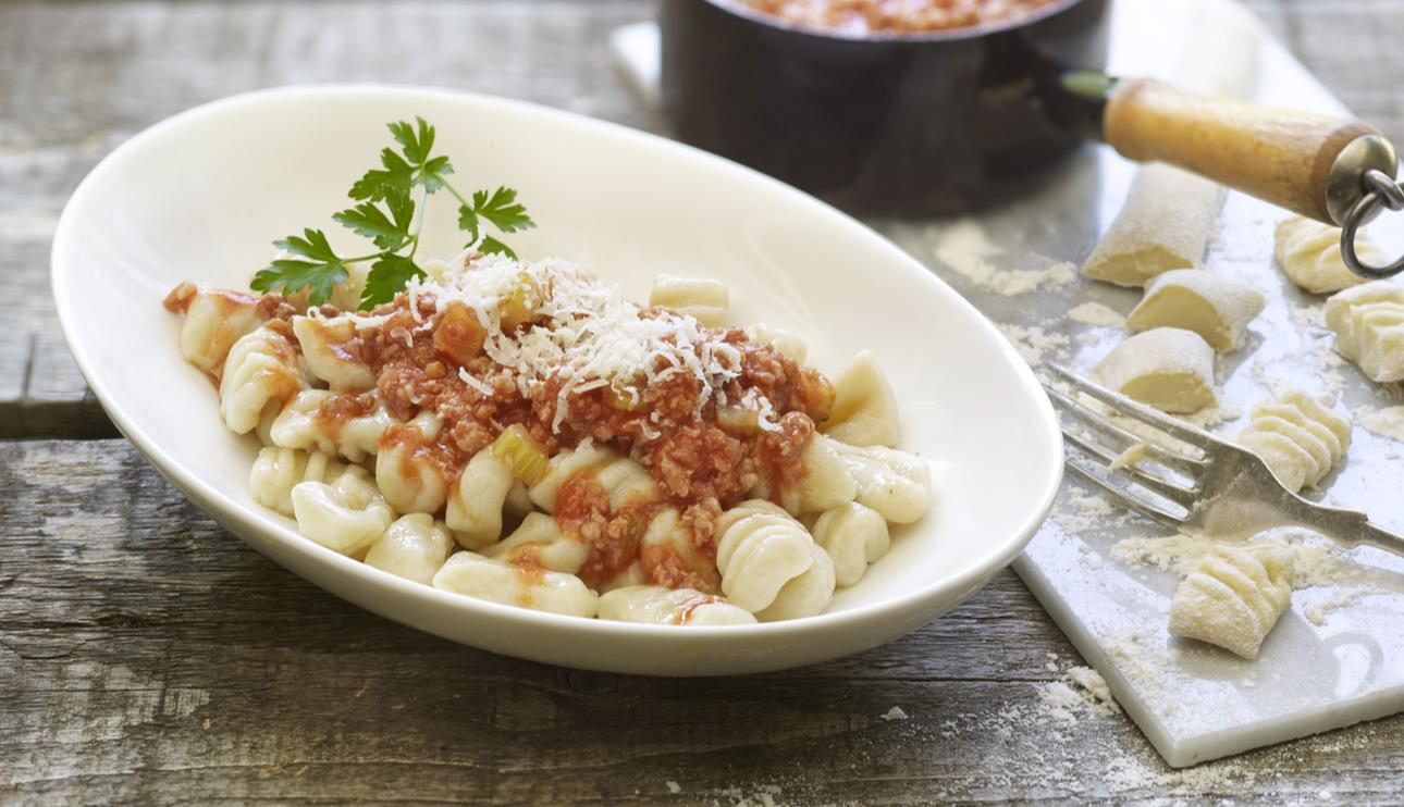 Ñoquis con salsa boloñesa