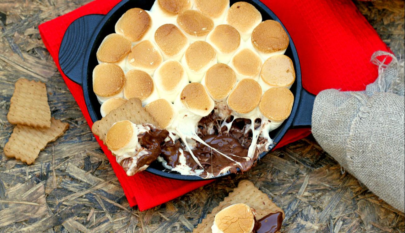 Dip de chocolate y nubes (S'MORES DIP)
