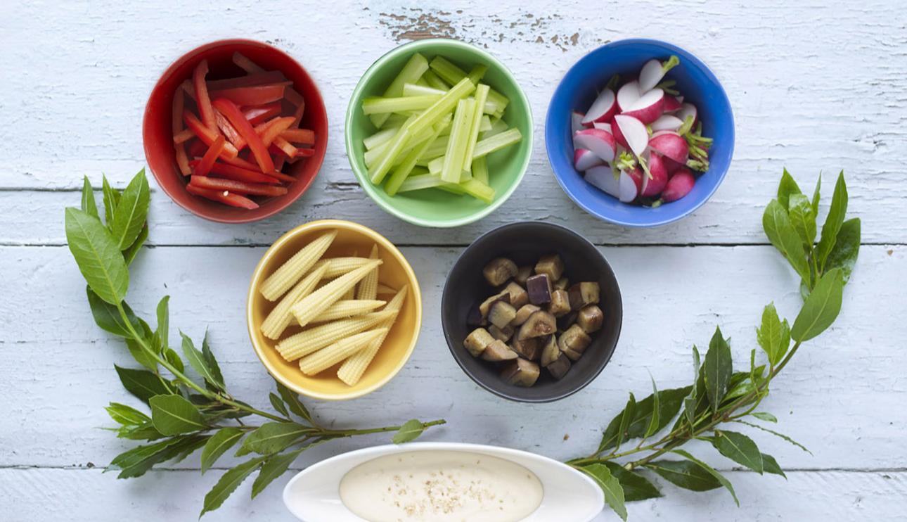 Hortalizas con dip de queso y jugo MAGGI