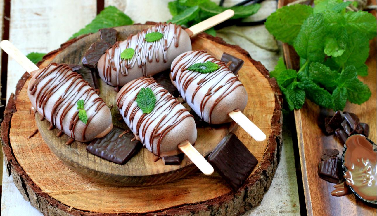 Polos de After Eight y chocolate con leche