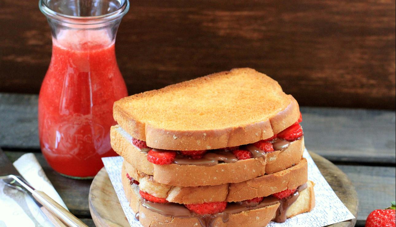 Sandwich de chocolate con leche y fresones