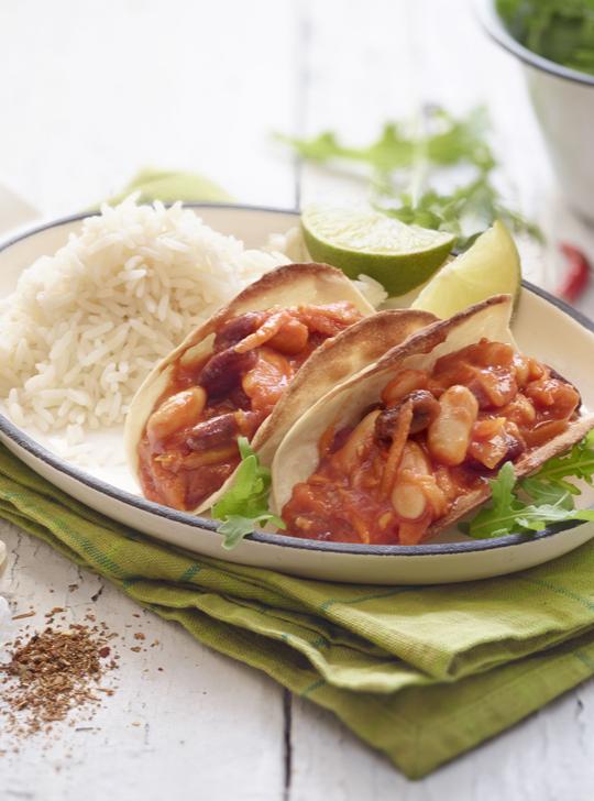 Chili de alubias blancas y rojas con obleas