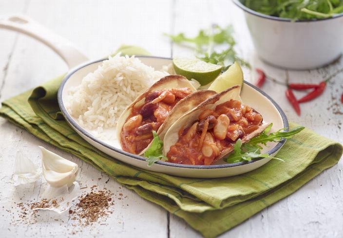 Chili de alubias blancas y rojas con obleas