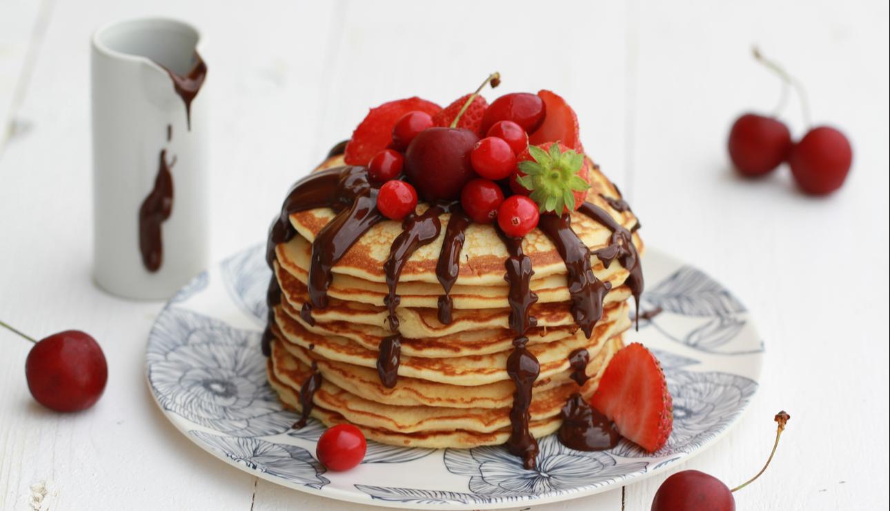 Tortitas de leche condensada y salsa de chocolate