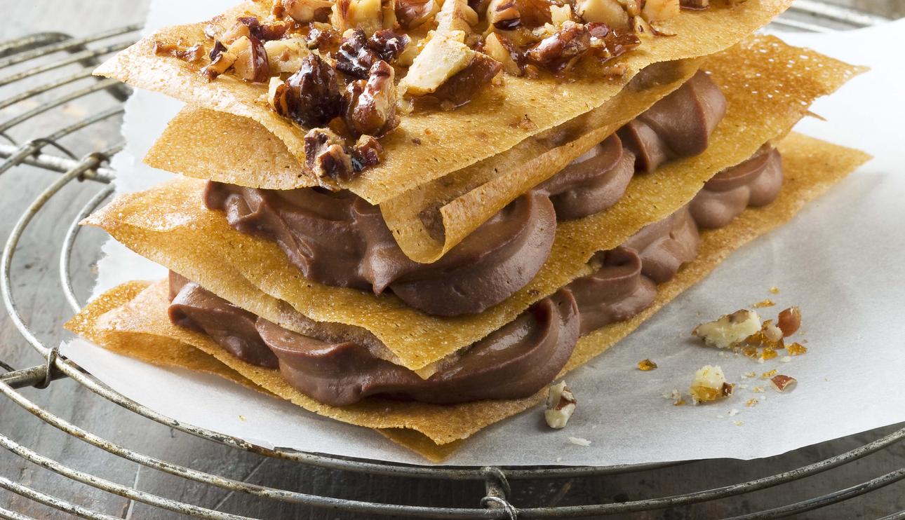 Milhojas crujientes de chocolate y nueces