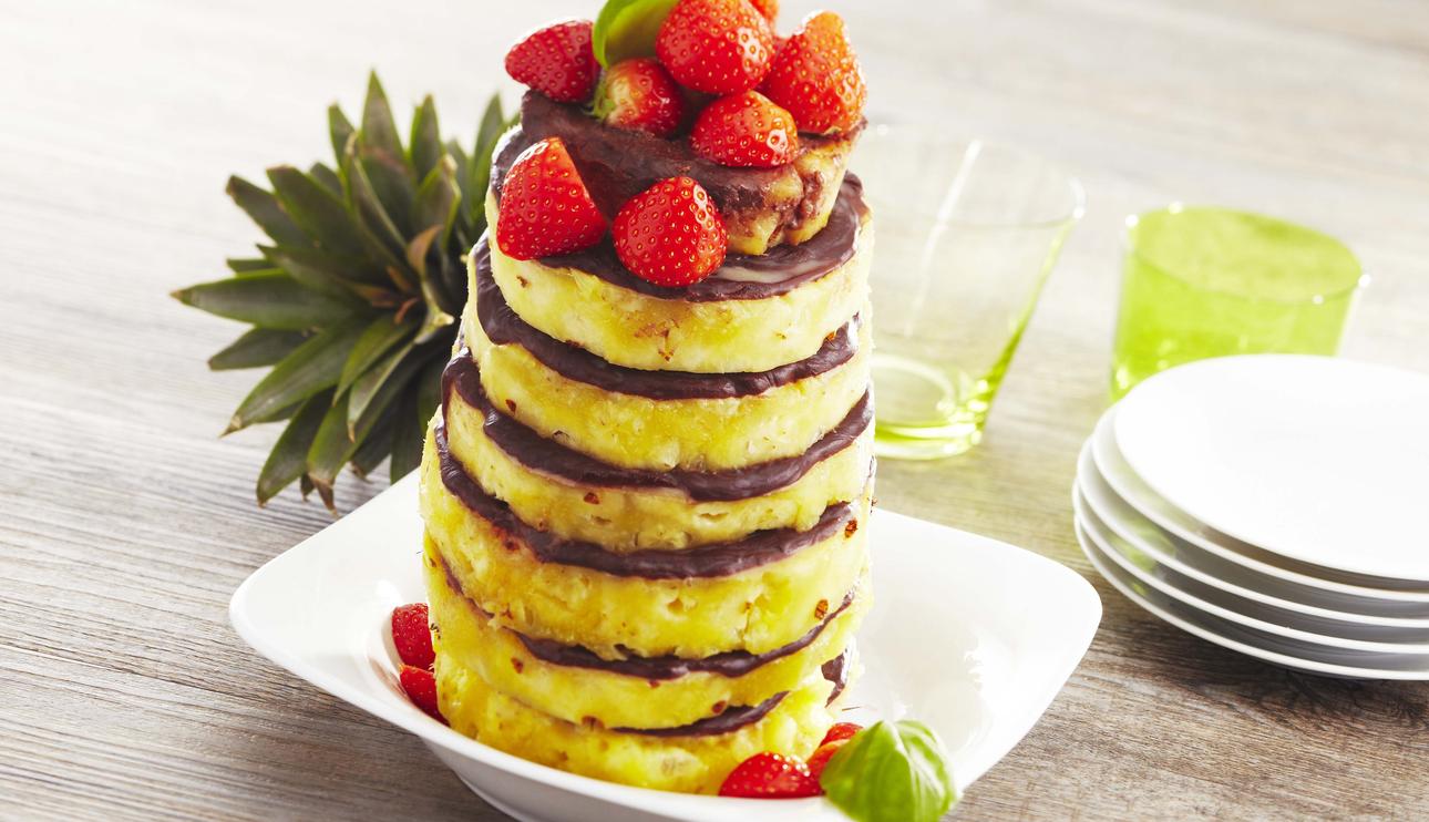 Torre de piña y chocolate