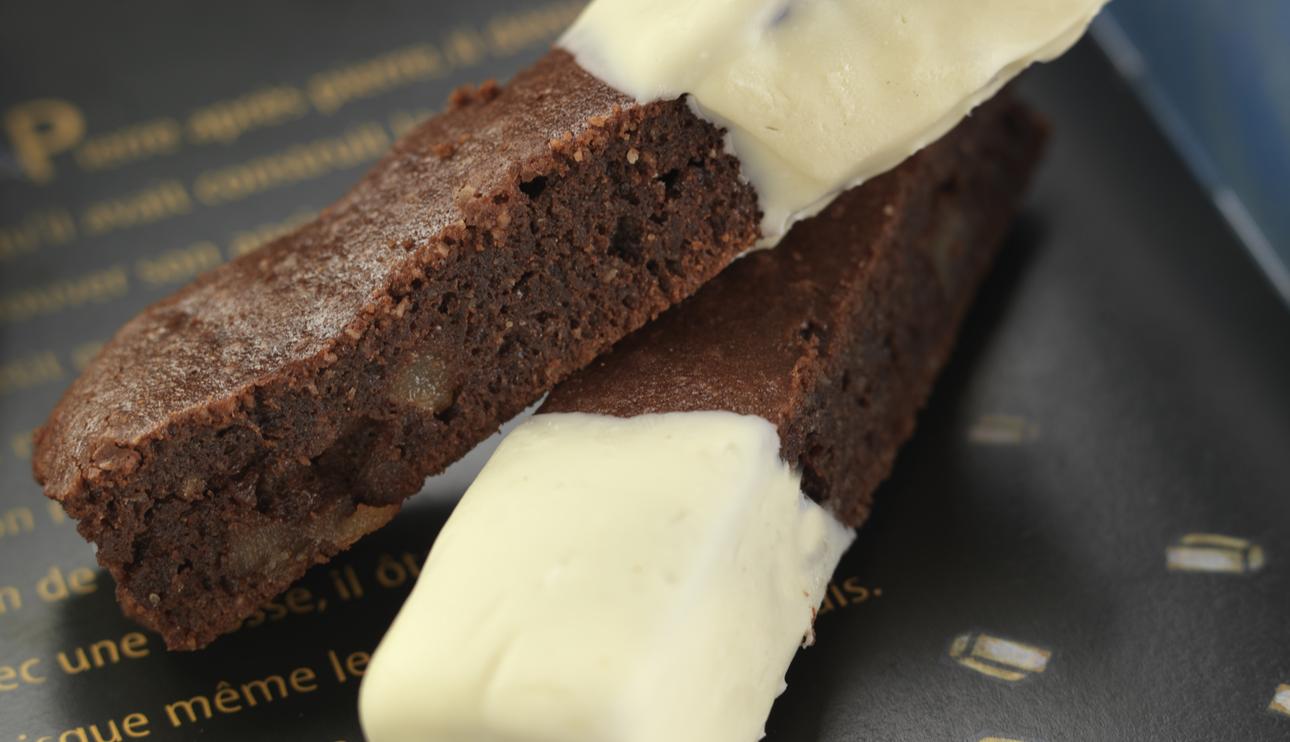 Barritas de chocolate y almendra con manzana caramelizada