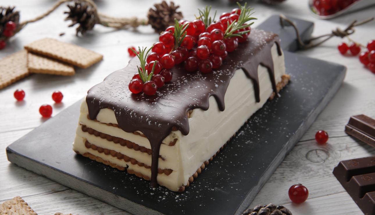 Tarta de galletas y chocolate con leche condensada para Navidad