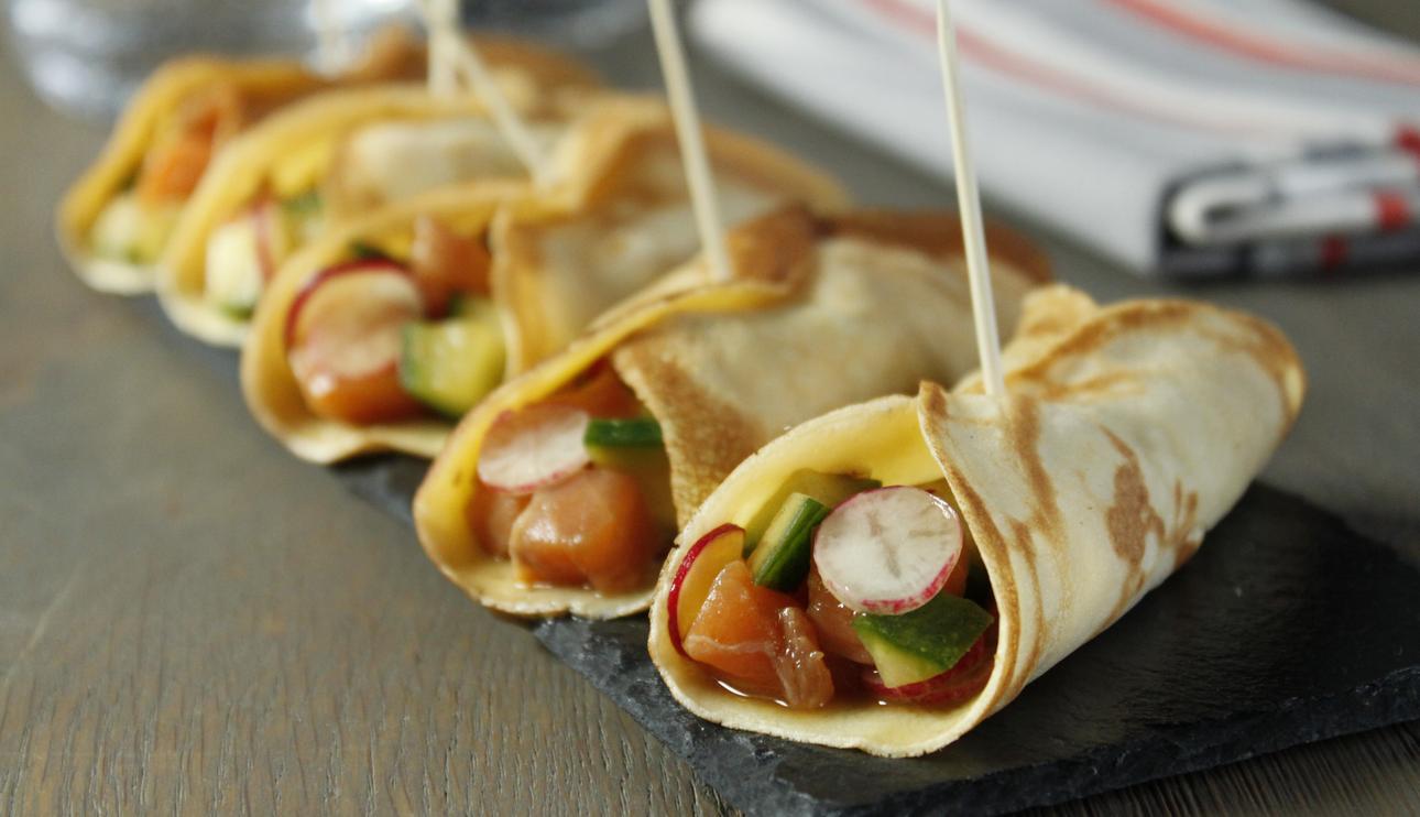 Mini Creps de queso y salmón