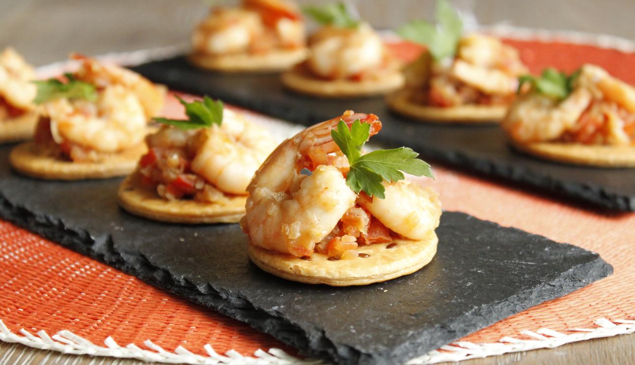 Minihojaldres de gambas especiadas