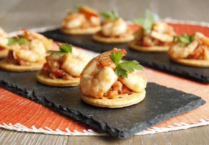 Minihojaldres de gambas especiadas