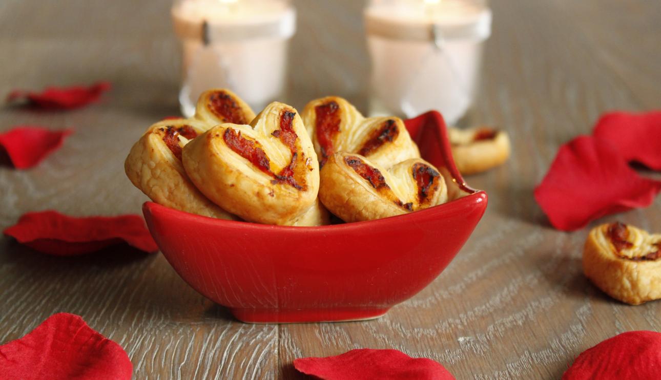 Corazones de hojaldre con tomate picante