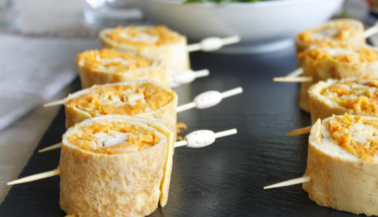 Rollitos de tortilla de zanahoria, pavo y queso de cabra