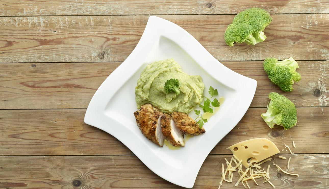 Pollo a las finas hierbas con puré de brócoli