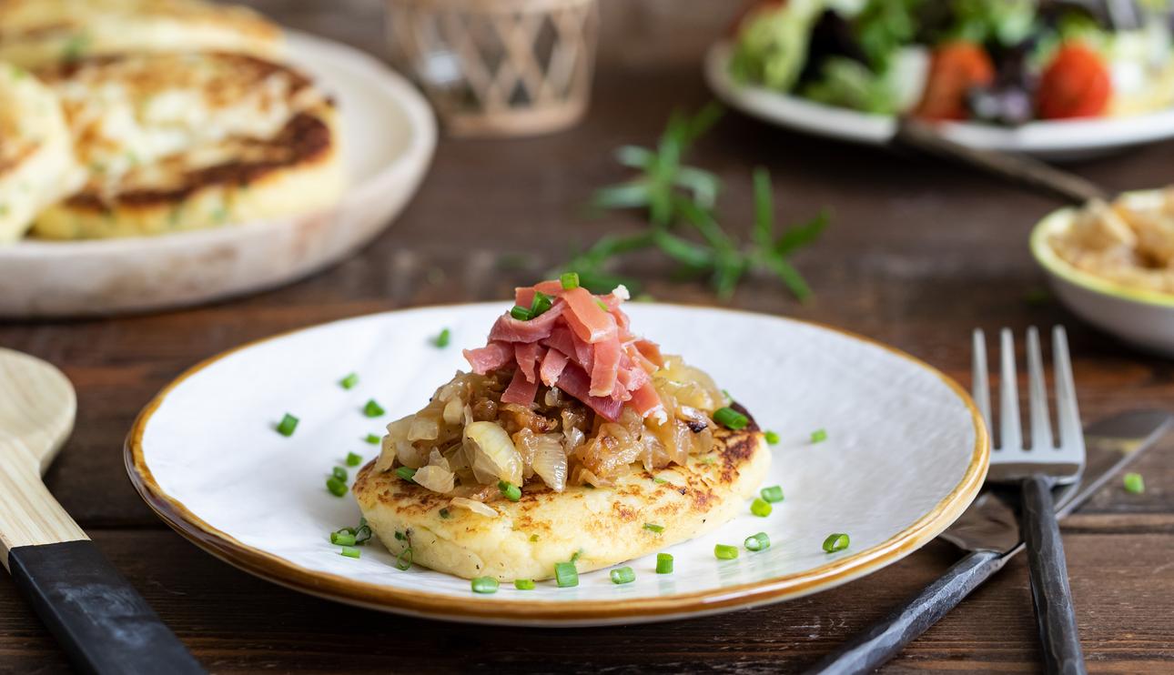 Tortitas de patata con cebolla y jamón