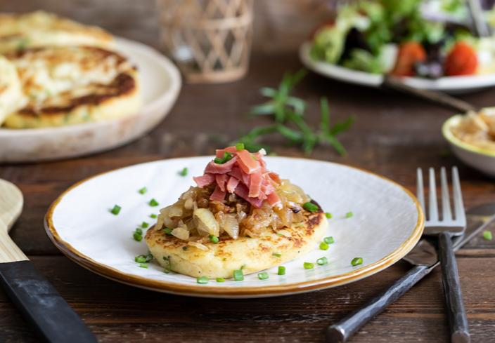 Tortitas de patata con cebolla y jamón