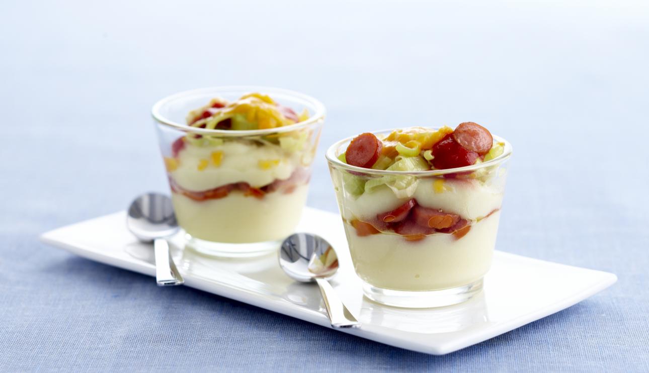 Salchichas con puré de patatas y queso