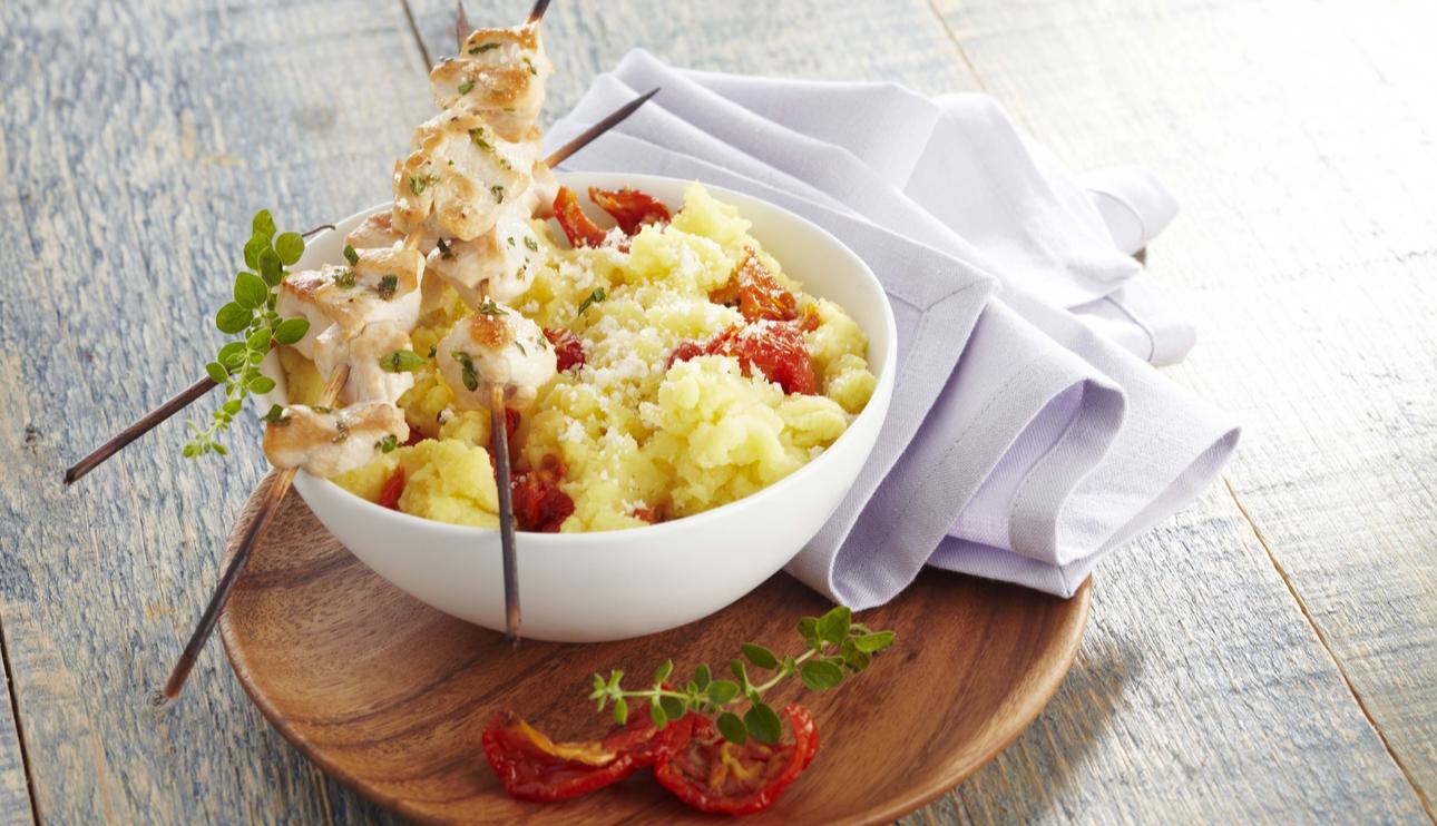 Pinchos de pollo con puré de patatas