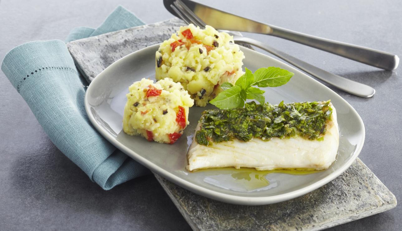Bacalao con puré de patata y piquillo
