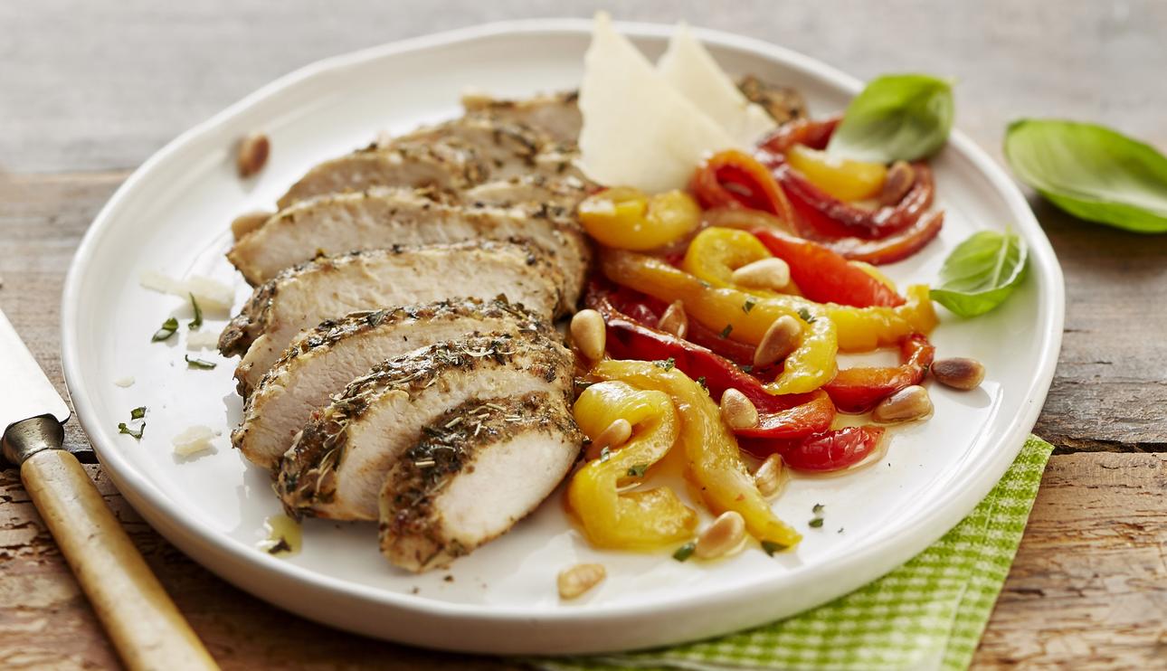 Pollo a las finas hierbas con pimientos asados