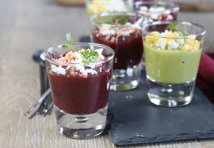 Vasitos de crema de guisantes y de remolacha