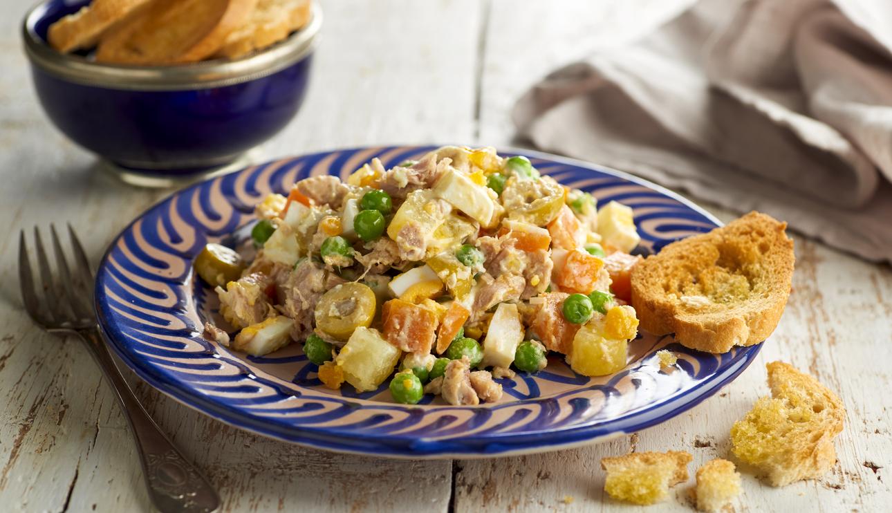 Ensaladilla rusa con mayonesa sin huevo