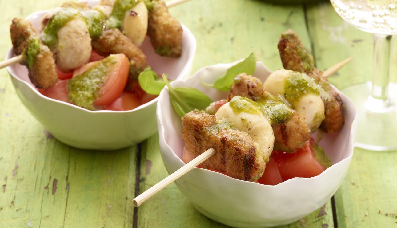 Brochetas de bocaditos al pesto