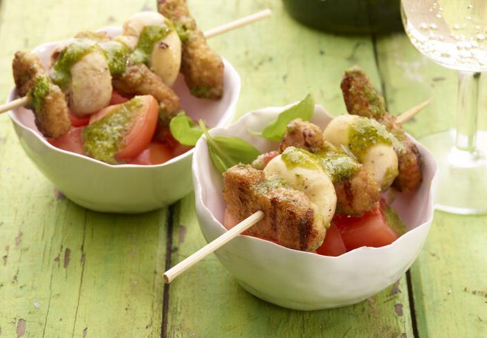 Brochetas de bocaditos al pesto