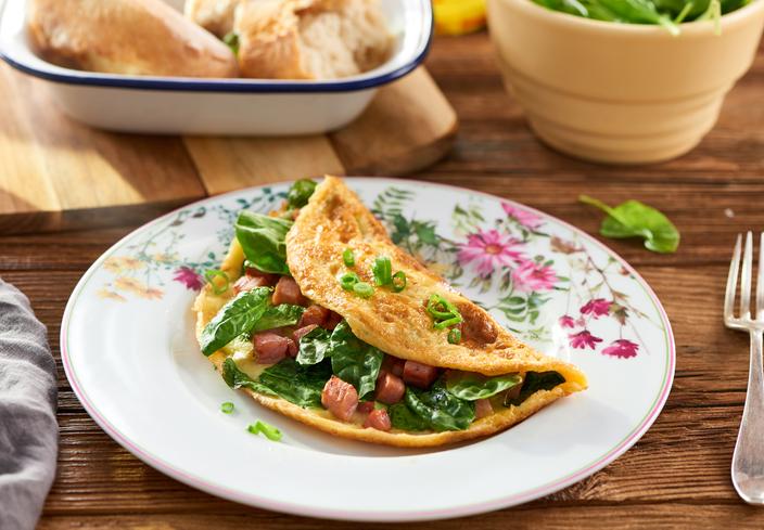 Tortilla de jamón y espinacas frescas